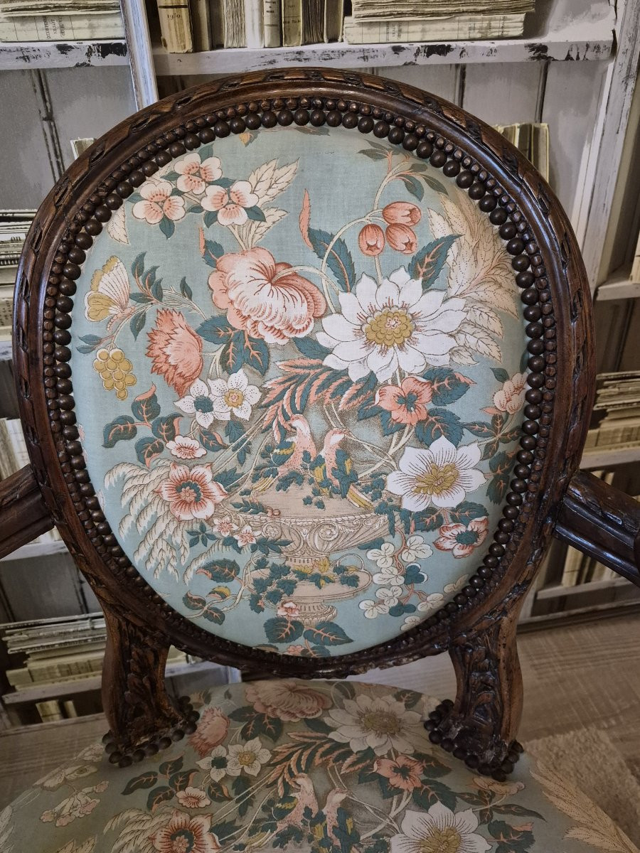 Paire de fauteuils en noyer époque Louis XVI-photo-3