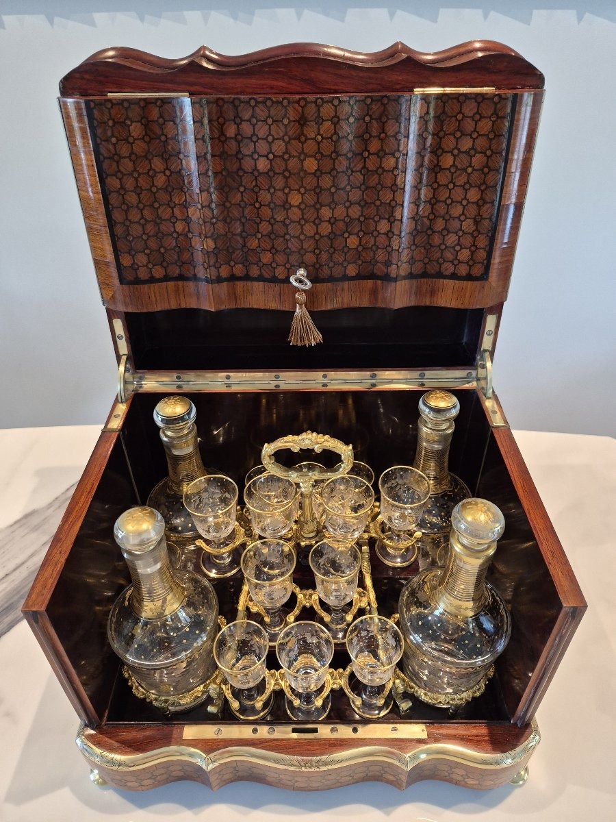 Cave à liqueur Napoléon III Verrerie Baccarat complète