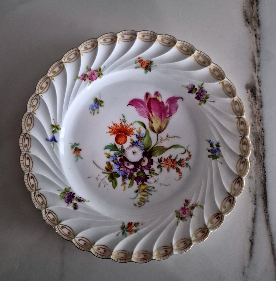 Série de 18 assiettes en porcelaine fine de Saxe XIXème -photo-1