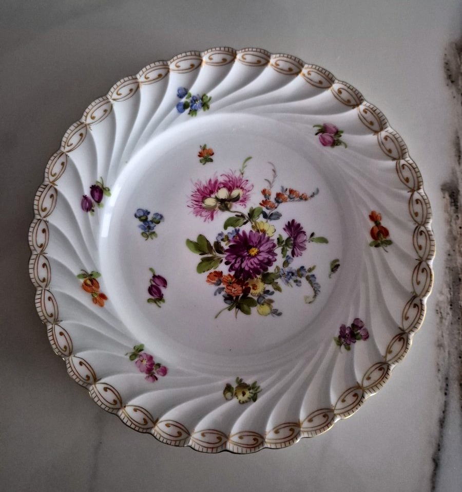 Série de 18 assiettes en porcelaine fine de Saxe XIXème -photo-2