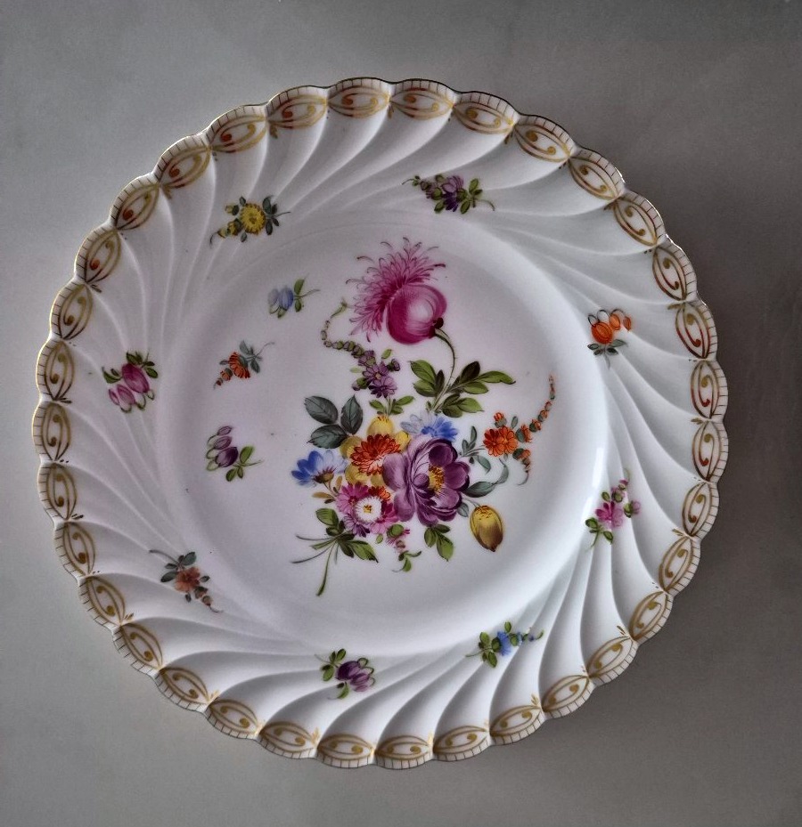 Série de 18 assiettes en porcelaine fine de Saxe XIXème -photo-3