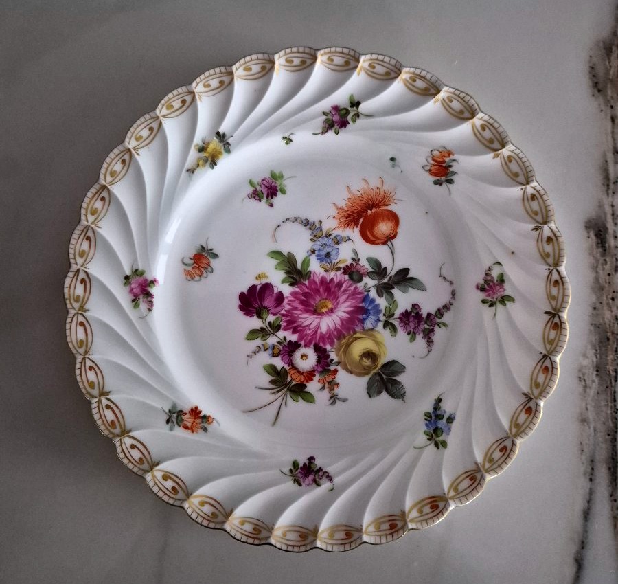 Série de 18 assiettes en porcelaine fine de Saxe XIXème -photo-4