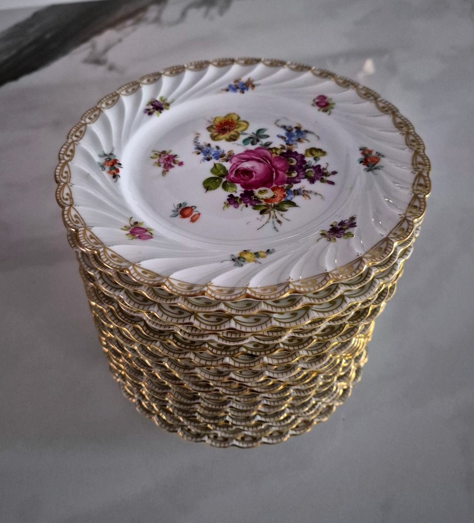 Série de 18 assiettes en porcelaine fine de Saxe XIXème -photo-6