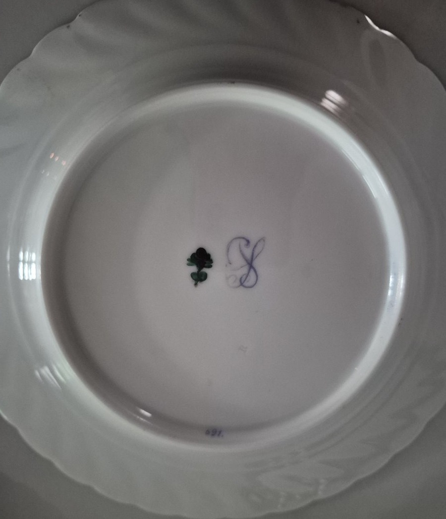 Série de 18 assiettes en porcelaine fine de Saxe XIXème -photo-7