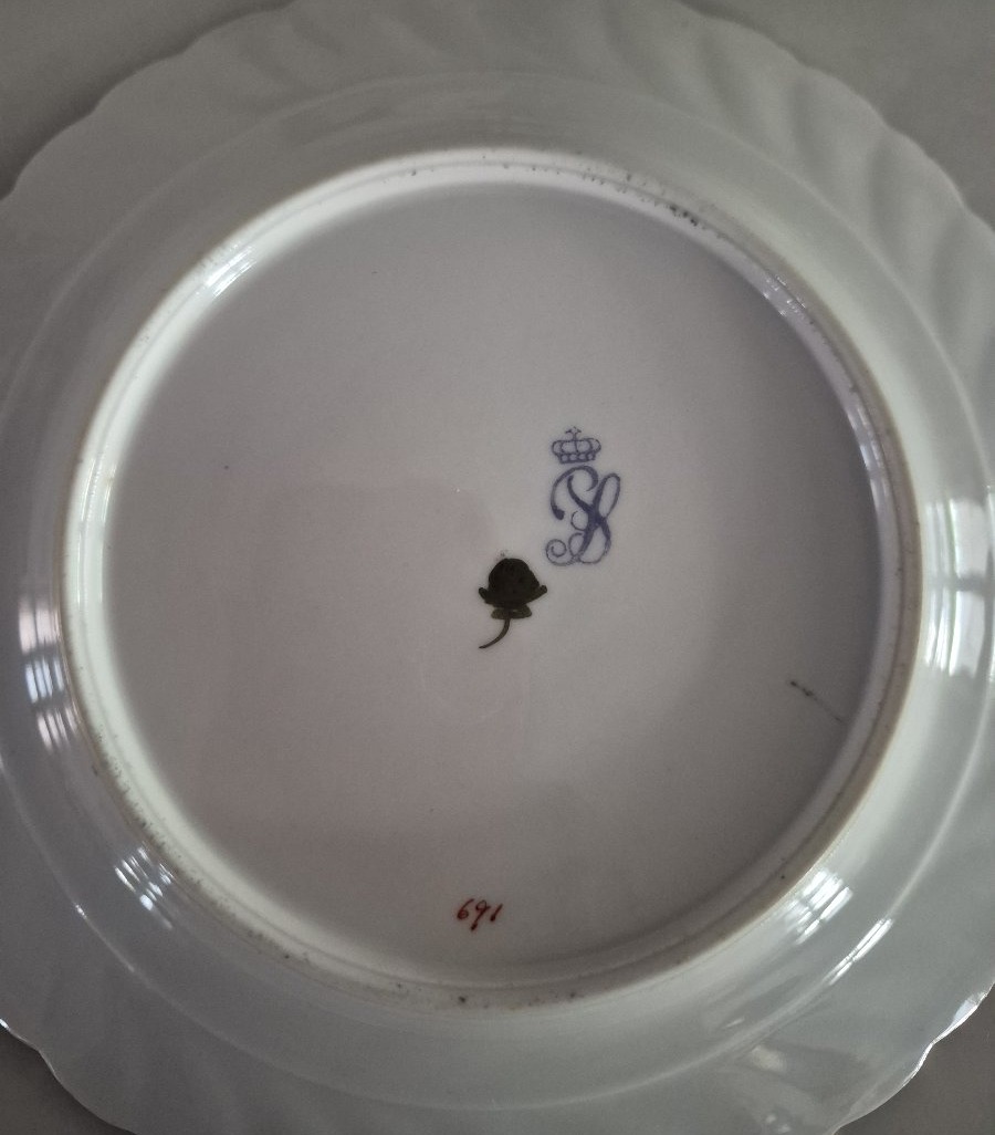 Série de 18 assiettes en porcelaine fine de Saxe XIXème -photo-8