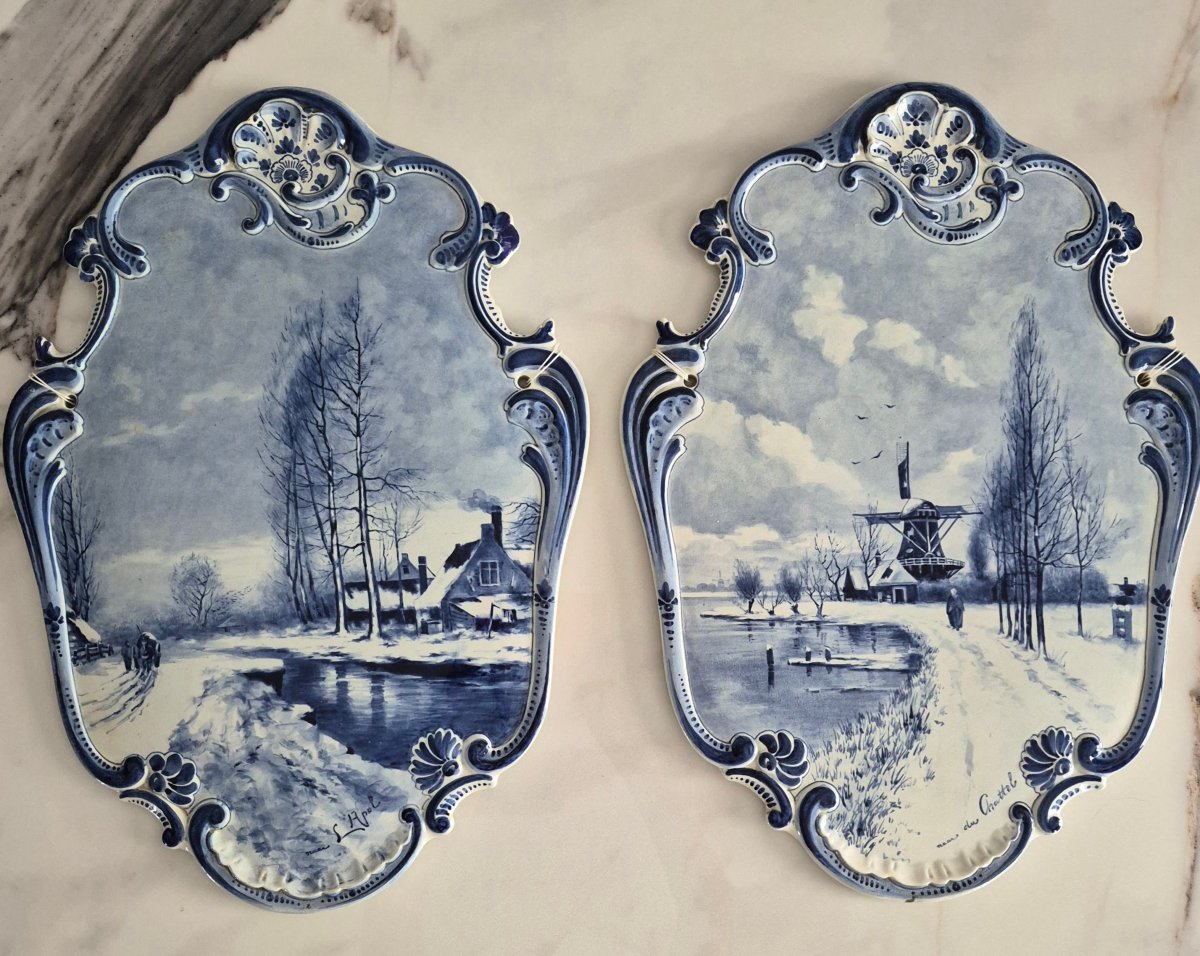 Paire de plaques décoratives en faïence de DELFT
