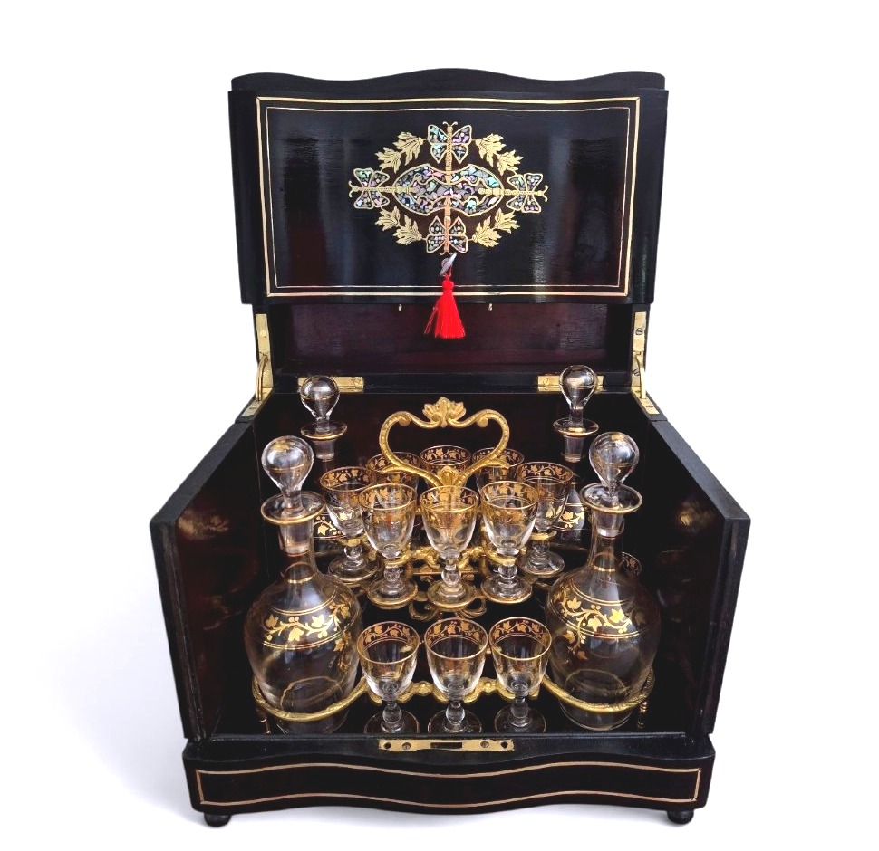 Cave à liqueur Napoléon III verrerie complète Baccarat