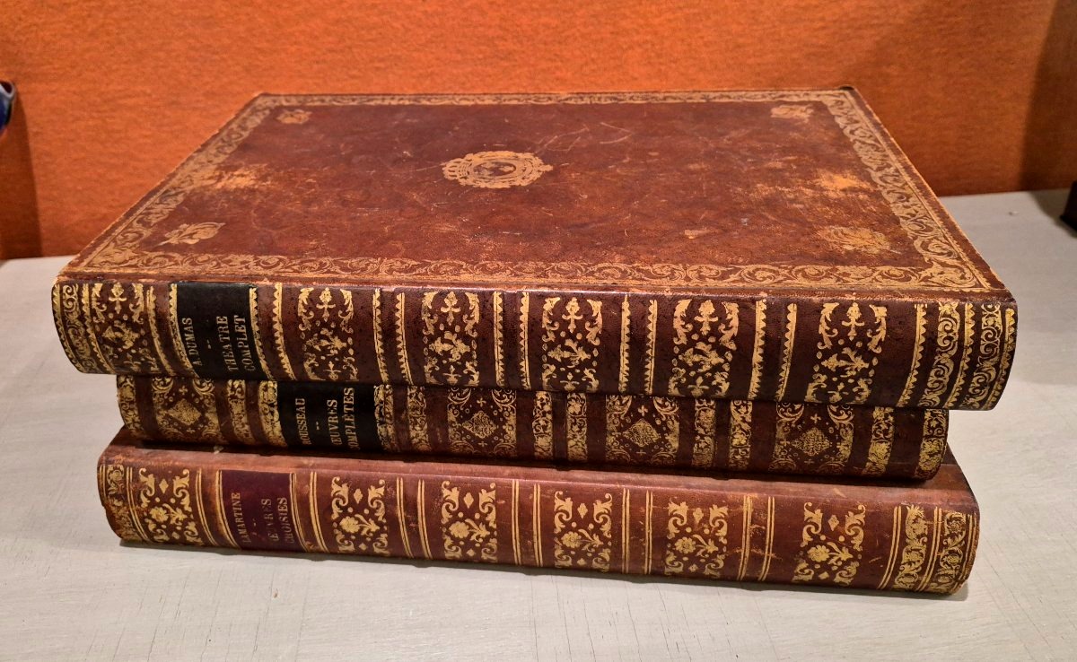 Whiskey Glasses In A Trompe l'Oeil Book-shaped Box-photo-2