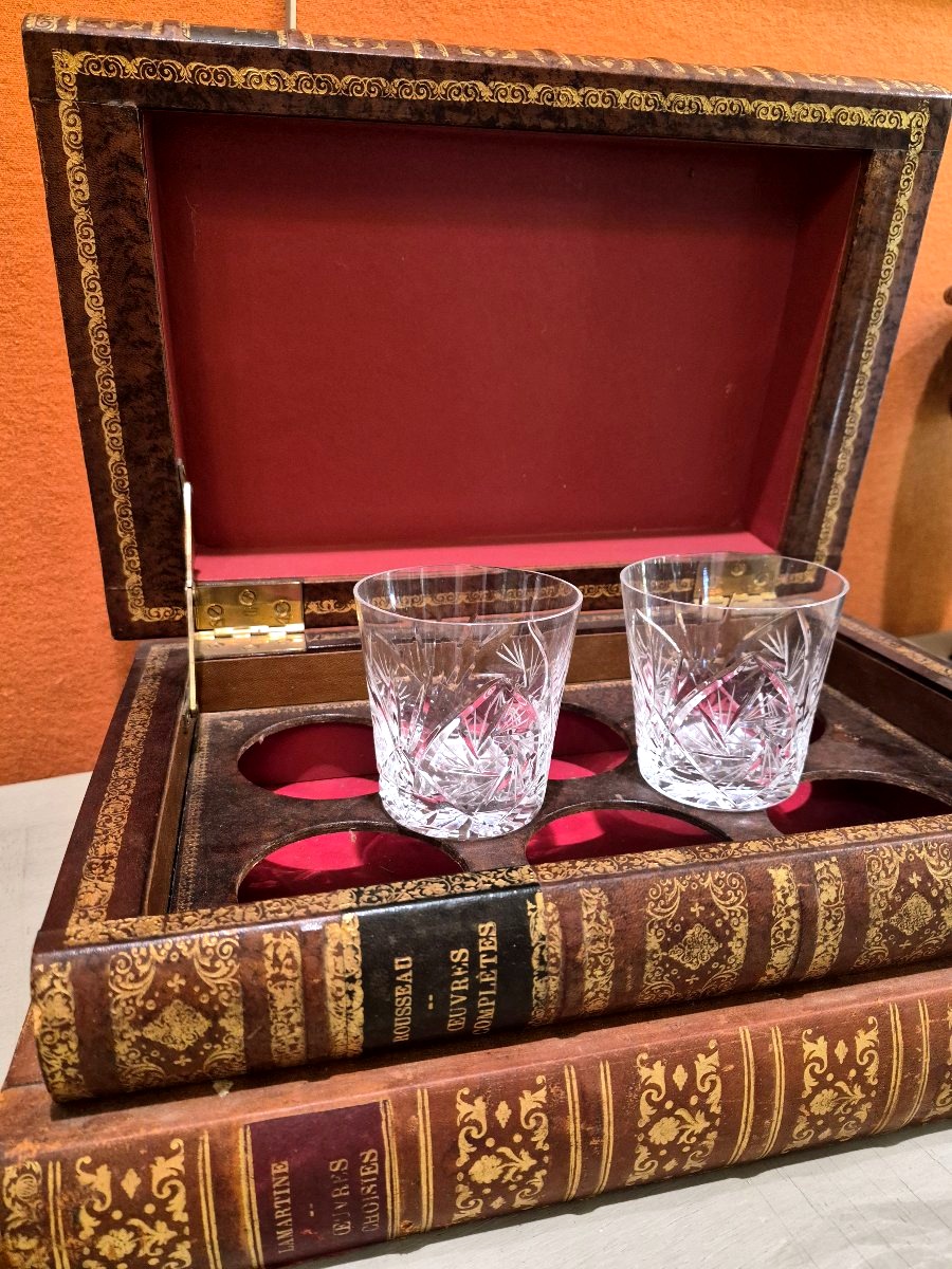 Whiskey Glasses In A Trompe l'Oeil Book-shaped Box-photo-4