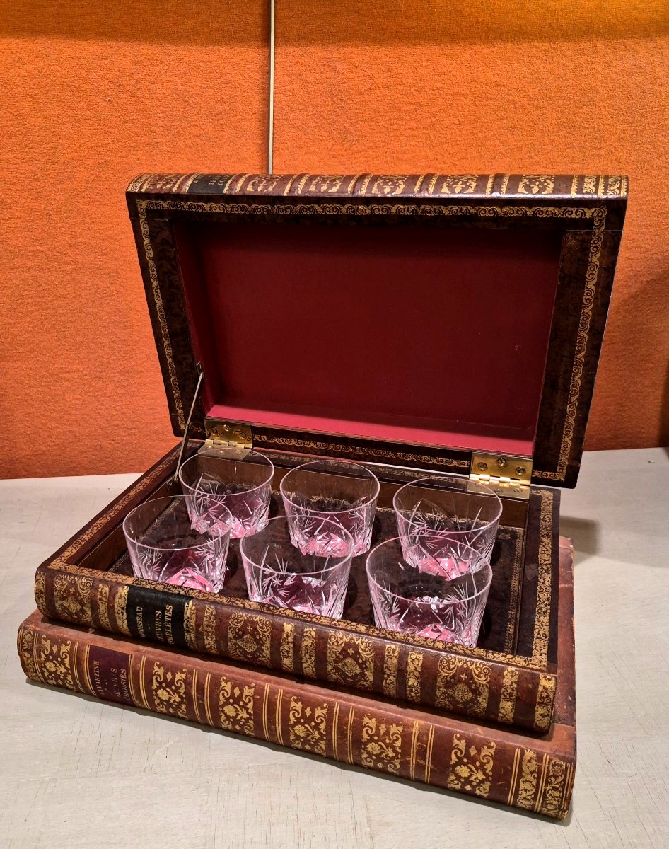 Whiskey Glasses In A Trompe l'Oeil Book-shaped Box