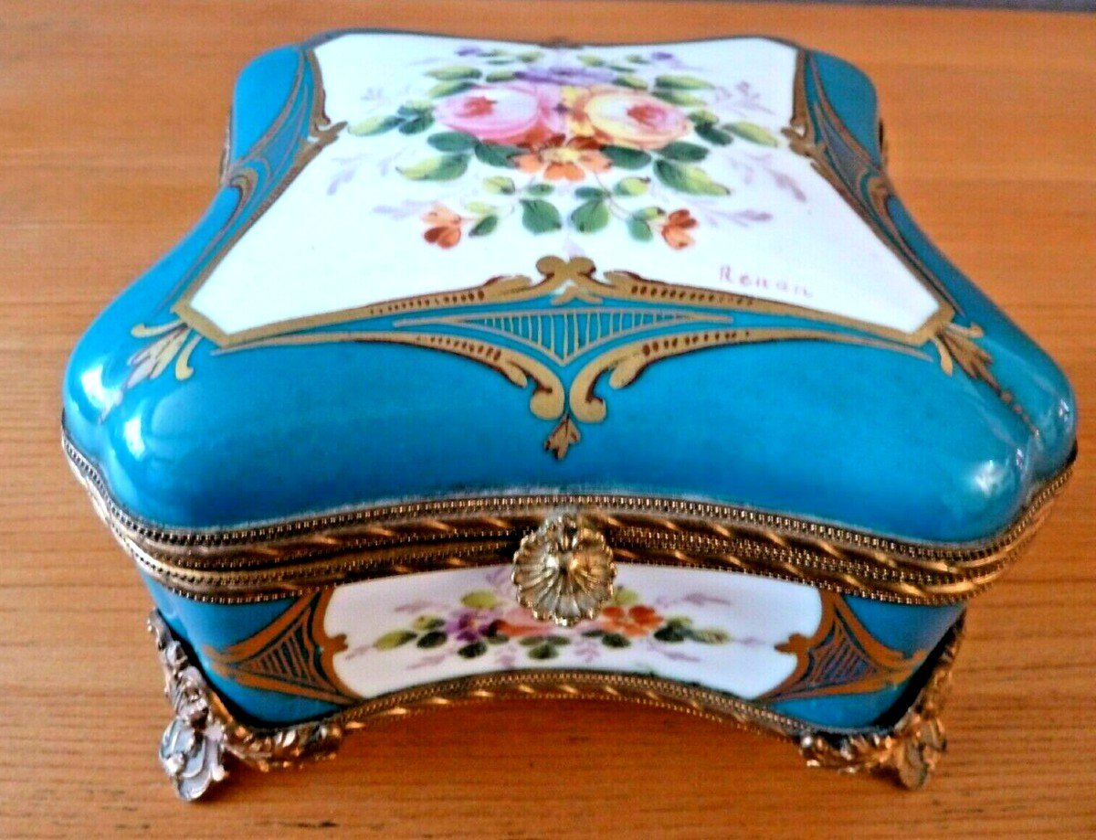 Porcelain Box Signed Renan-photo-3