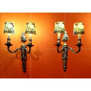 Paire d'appliques en bronze style Louis XVI