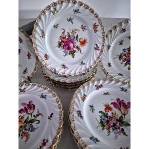 Série de 18 assiettes en porcelaine fine de Saxe XIXème