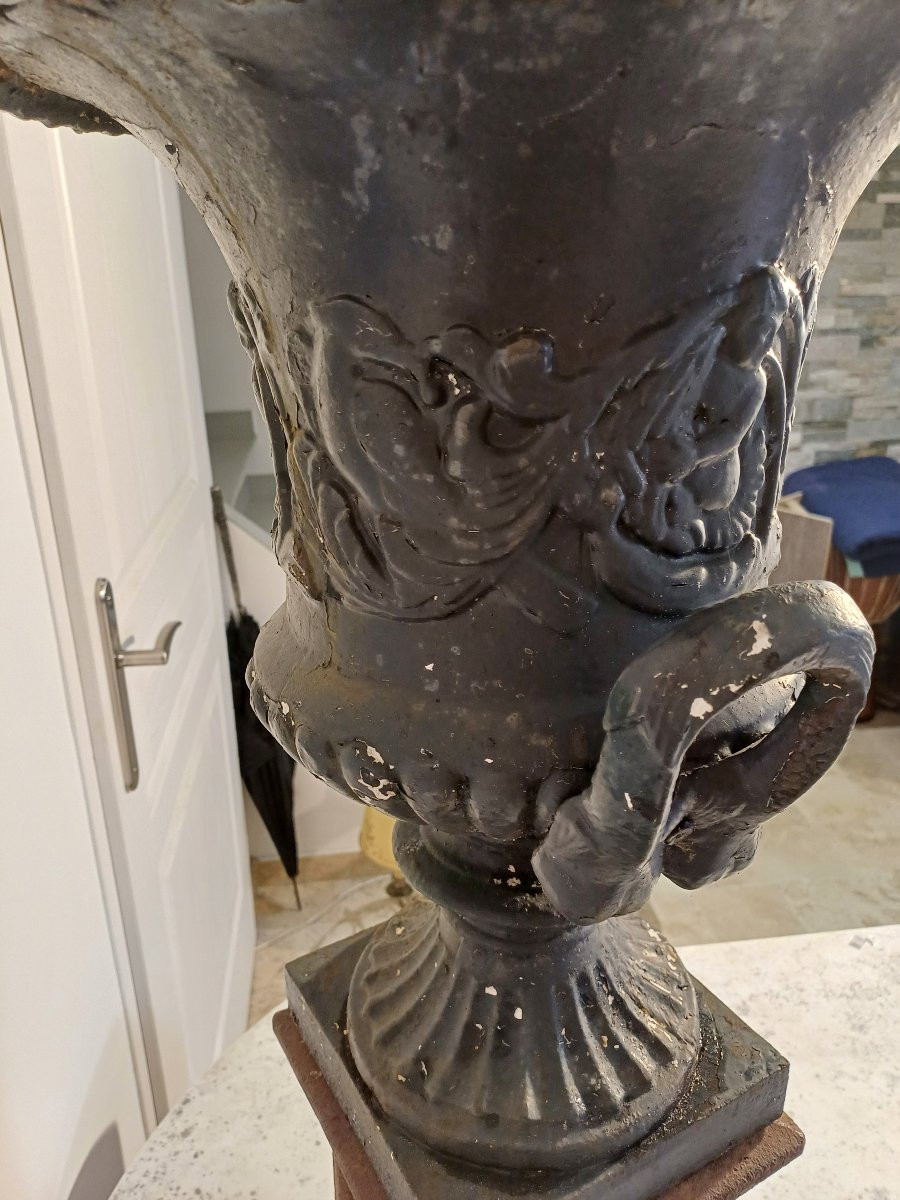 Grand Vase Medicis avec socle en fonte-photo-1