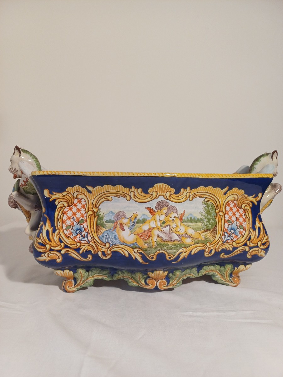 Jardiniere en Faience à décor émaillé de style Renaissance