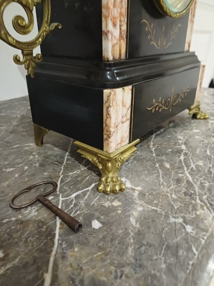 Borne Clock In Black And Pink Veined Marble -photo-1