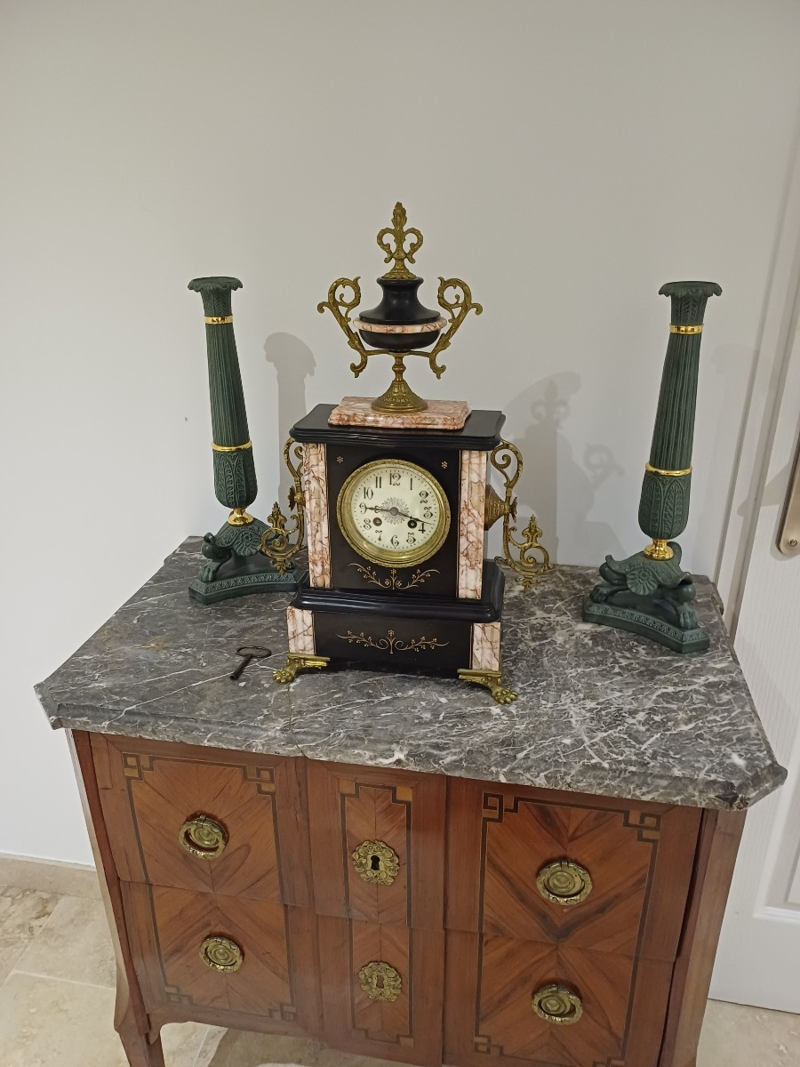 Borne Clock In Black And Pink Veined Marble 