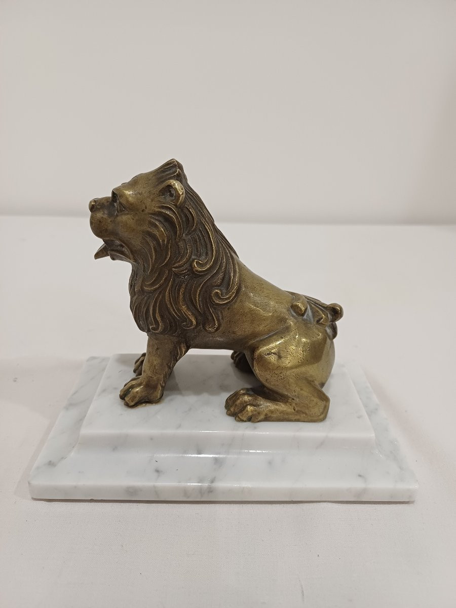 Lion en Bronze sur socle en marbre -photo-1
