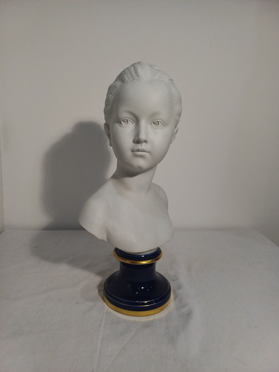 Buste en Biscuit de Porcelaine Louise Brongniart (1772-1845)