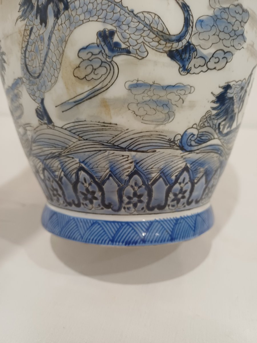 Chinese Porcelain Vase With Dragon Decorations-photo-3