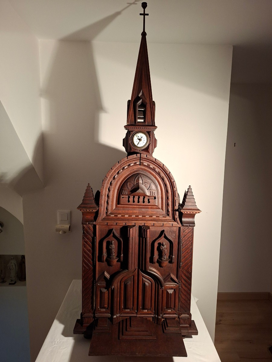Chapelle en Chêne ouvrant sur un Cabinet à Gradins