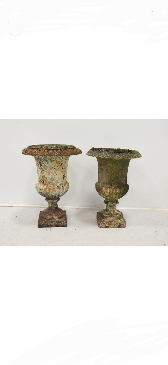  Deux  Vases Medicis en Fonte laqué Blanc