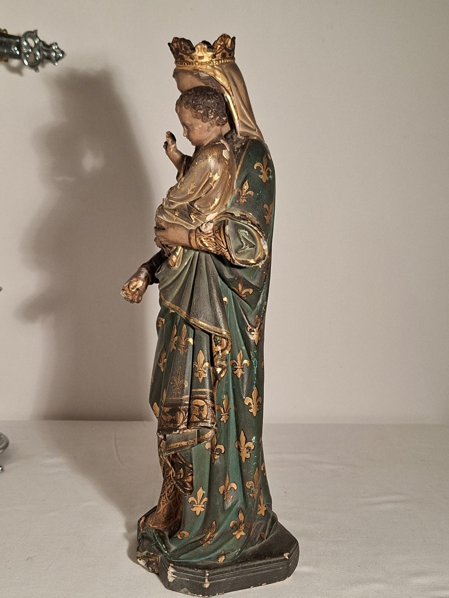 Vierge couronnée et l'Enfant en Plâtre Peint en Polychrome -photo-1