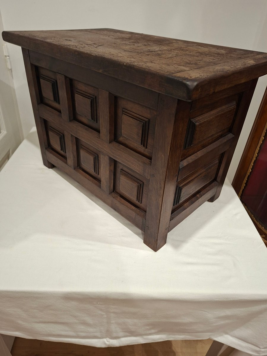 Spanish-style Oak Chest -photo-2