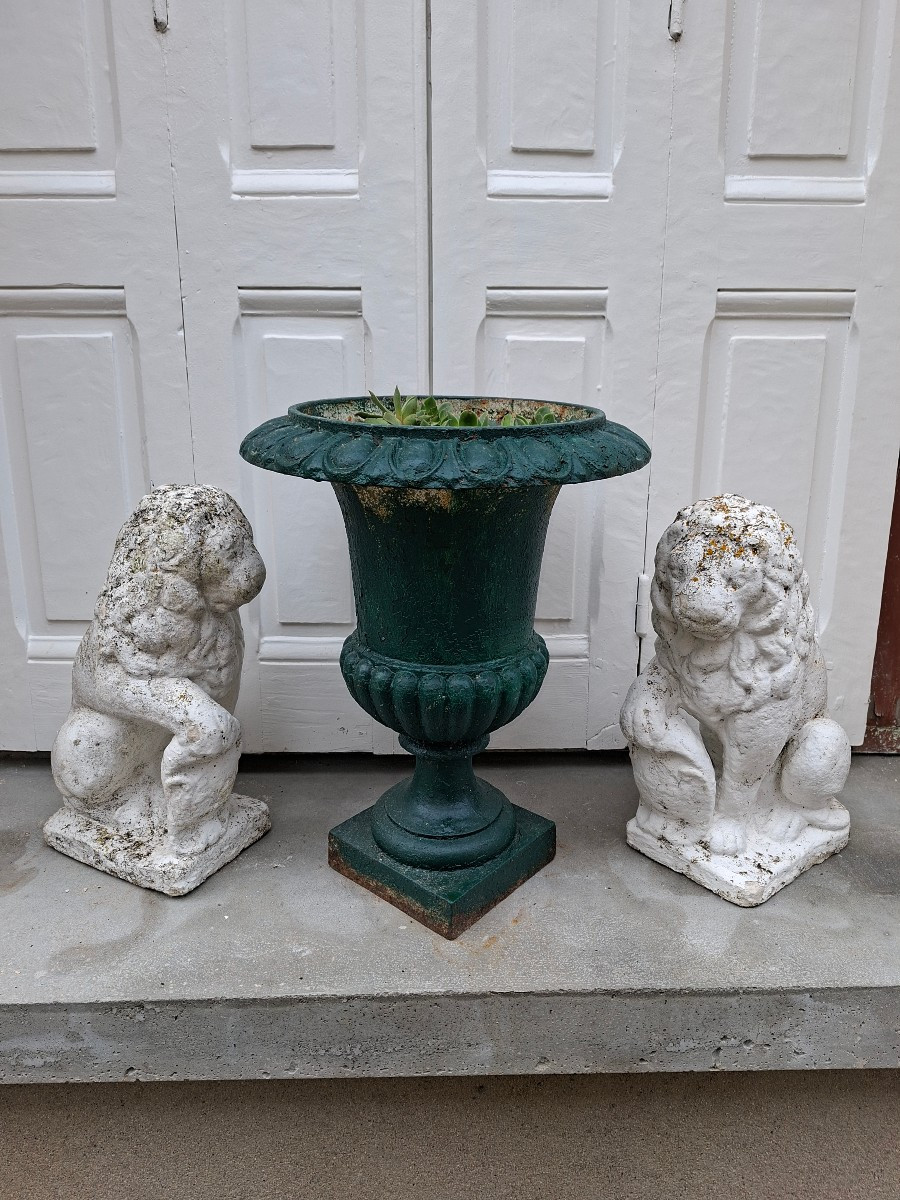 Paire de Lions En Pierre Reconstituée 