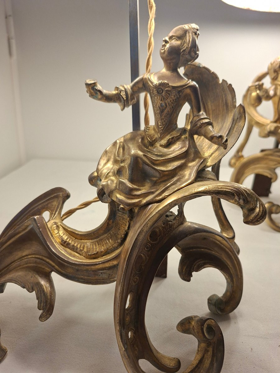 Lampes Bouillottes Monté sur Base de Chenets à Sujets en Bronze de Style Louis XV -photo-2