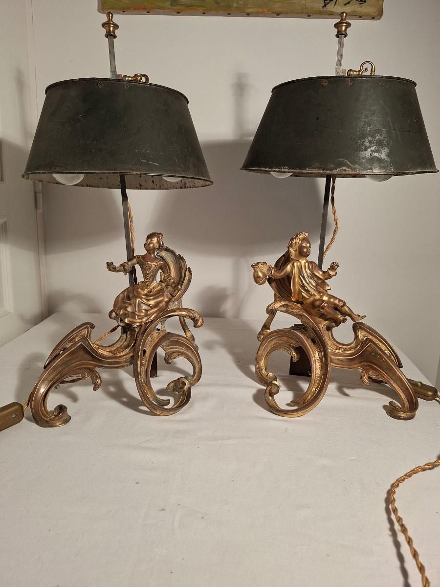 Lampes Bouillottes Monté sur Base de Chenets à Sujets en Bronze de Style Louis XV 