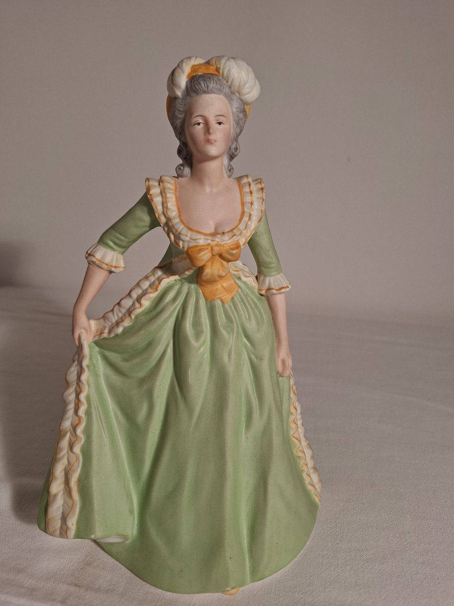 Marie-Antoinette Reine de France En Bisuit de Porcelaine -photo-3