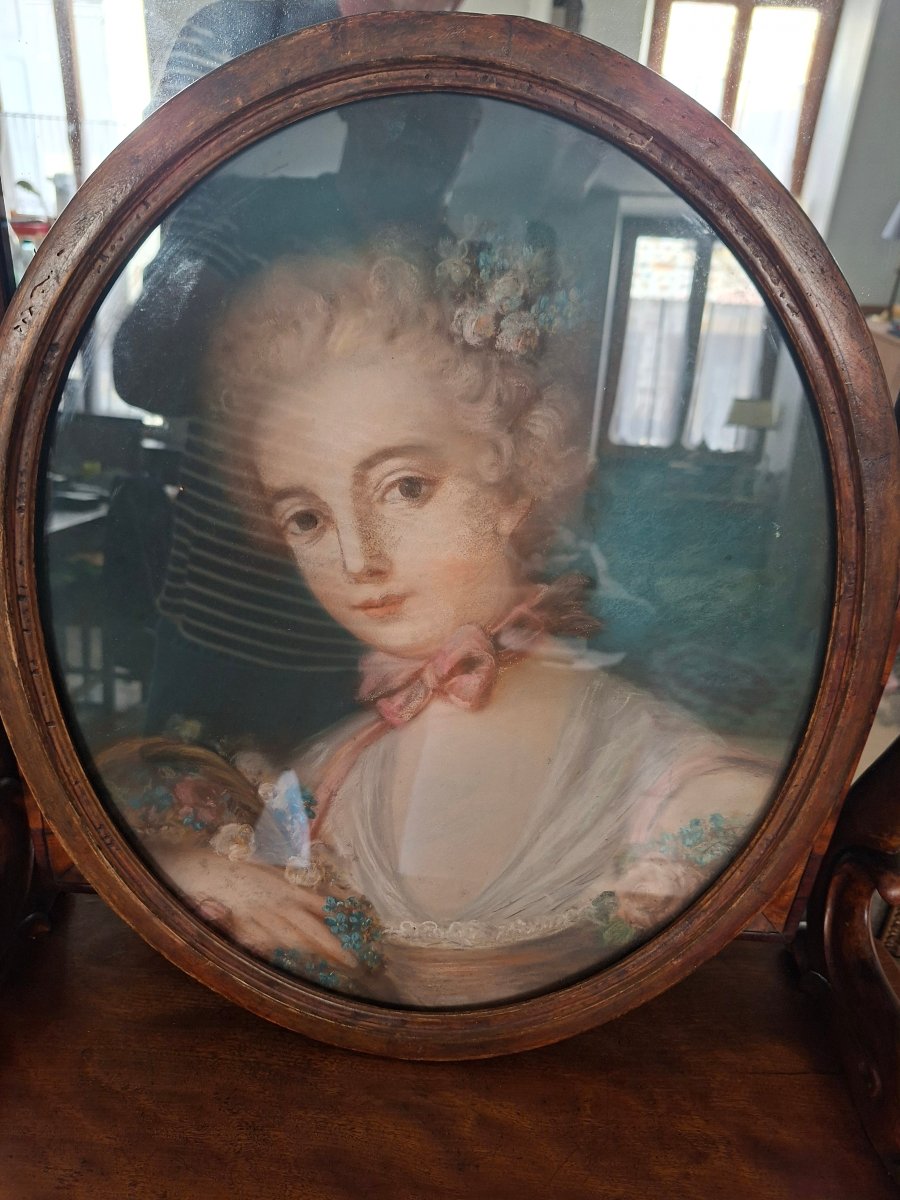 Paire de Pastels Portrait de Femmes Élégantes -photo-3