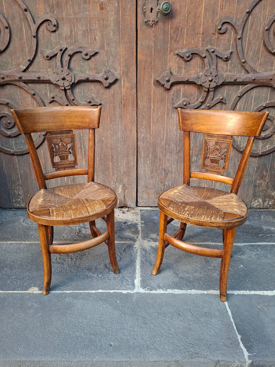 PAIRE  DE CHAISES PAILLÉES A DOSSIERS AJOURÉS 