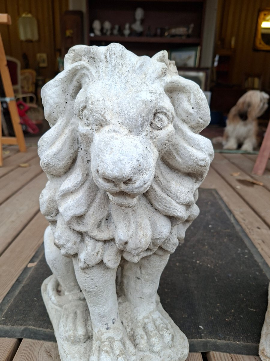 Pair Of Guardian Lions Made Of Reconstructed Stone -photo-2