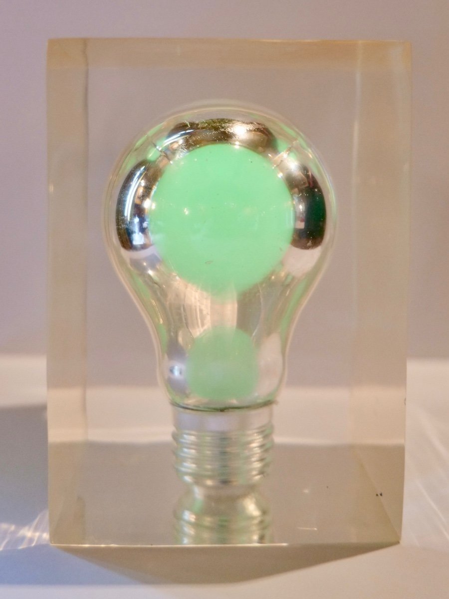 Phosphorescent Light Bulb By Pierre Giraudon - Design