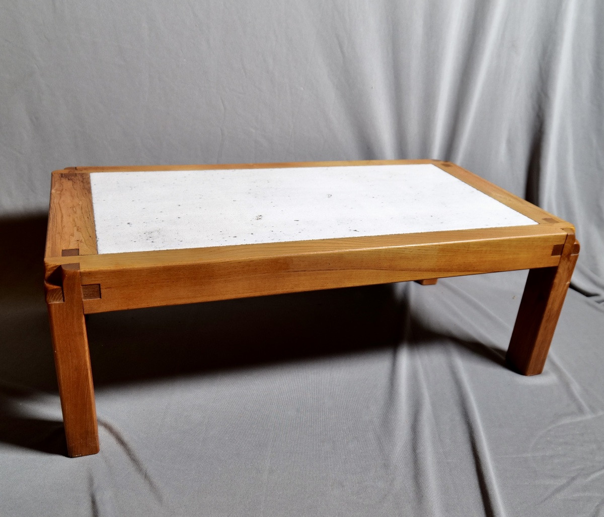Pierre CHAPO - Table basse modèle T18 avec plateau unique en céramique blanche - Années 60-photo-2