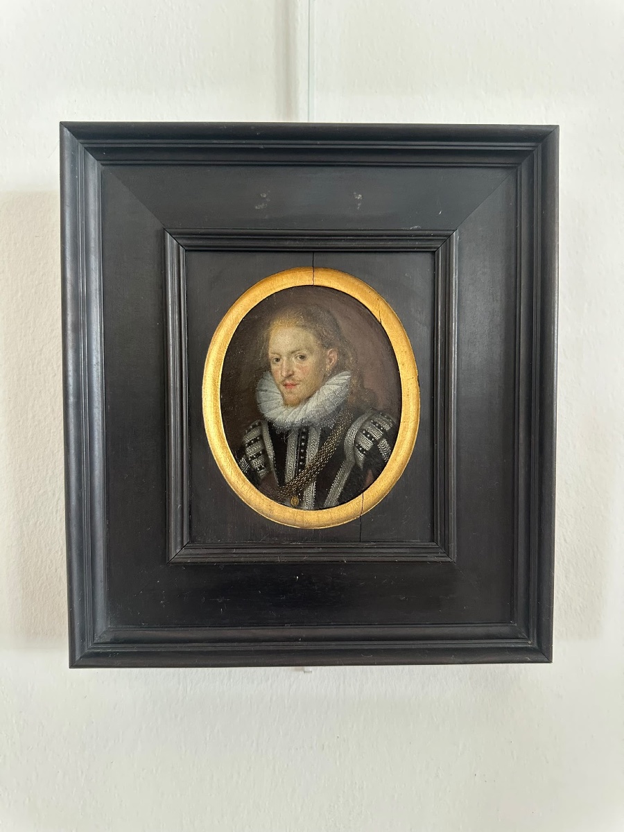 Portrait d’un jeune gentilhomme noble portant une boucle d’oreille