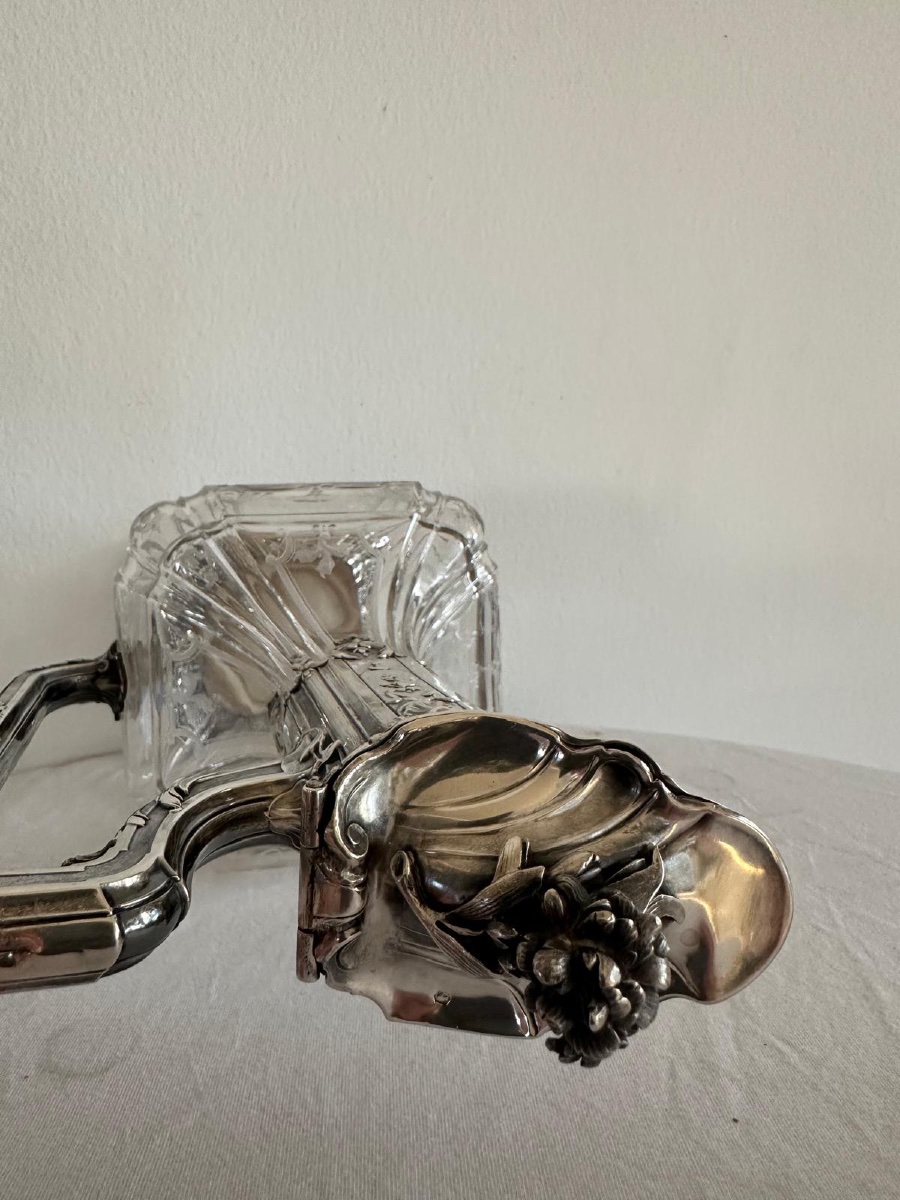 Édouard Tétard - Paire de carafes à vin en cristal et monture en argent, France.-photo-1
