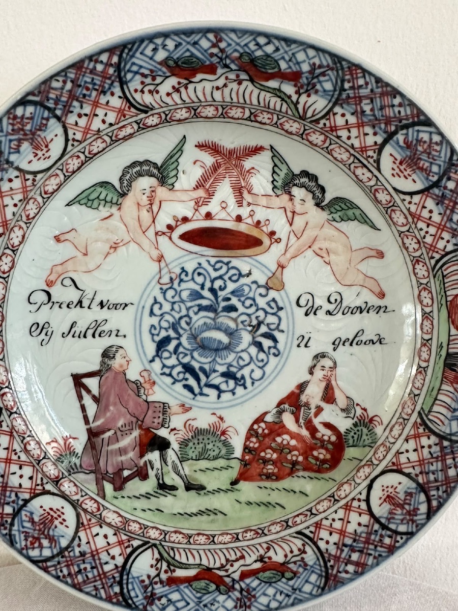 Assiette chinoise d’exportation à décor d’émaux de surglacis hollandais, vers 1750.-photo-2