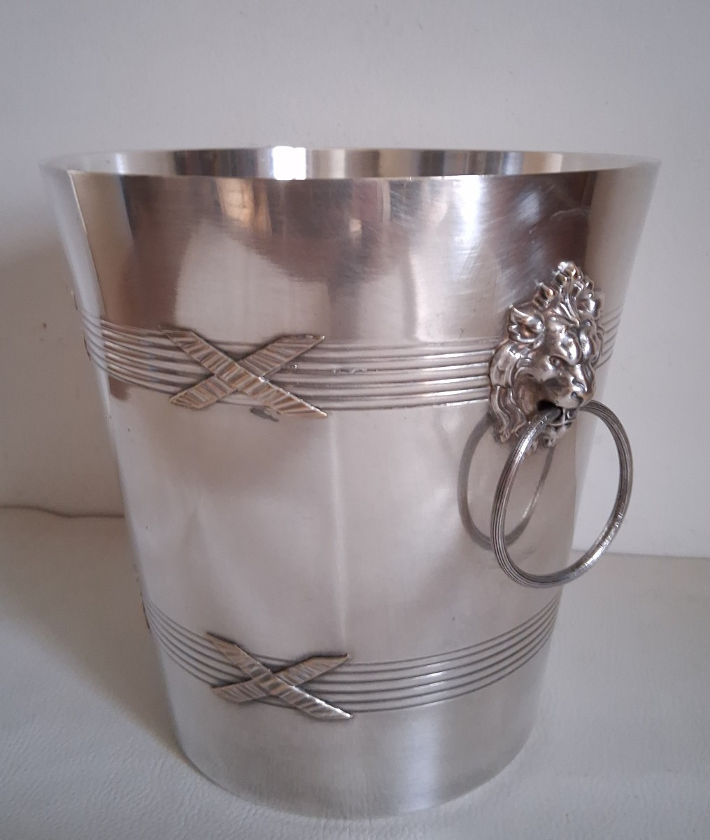 Seau à champagne en métal argenté décor têtes de lion