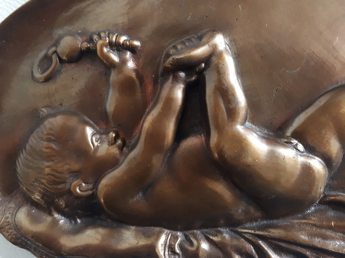 Bas-relief Bronze Sculpture Baby Child With Rattle Descamps 19th-photo-1