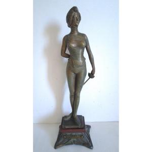Jean Garnier (1853-1930) Fencing Female Fencer "challenge" Spelter Sculpture 1900