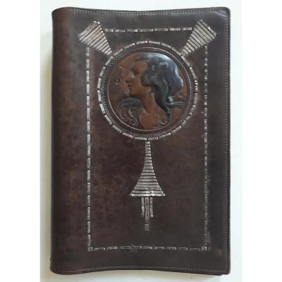 Liseuse couvre-livre en cuir repoussé décor femme 1900 Art Nouveau