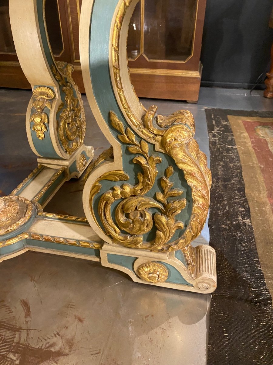 Guéridon En Bois Laqué Dans L’esprit De Style Régence -photo-1