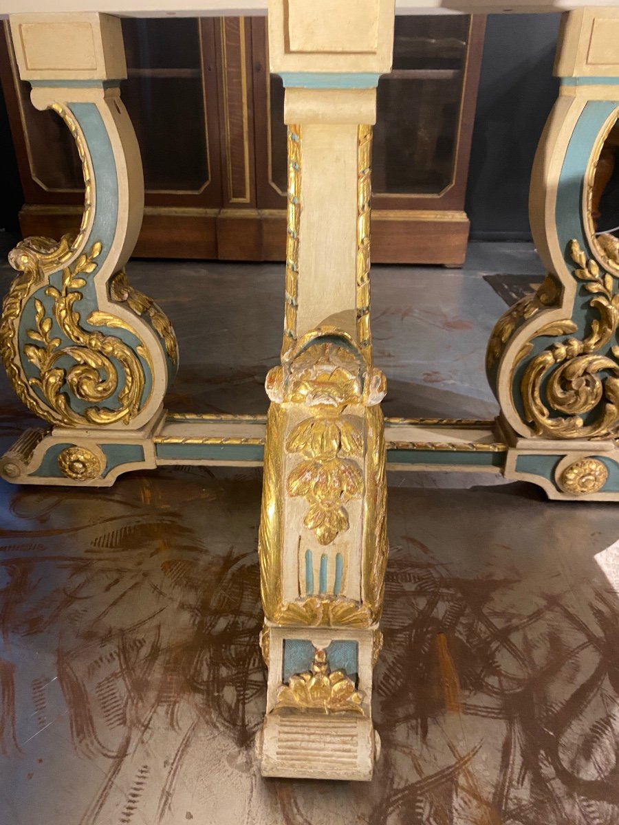 Guéridon En Bois Laqué Dans L’esprit De Style Régence -photo-2