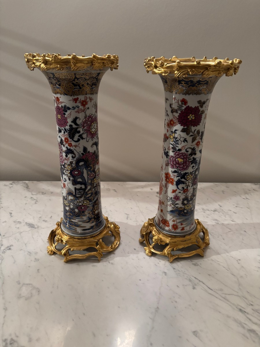 Paire de vases cornets d'époque Qianlong