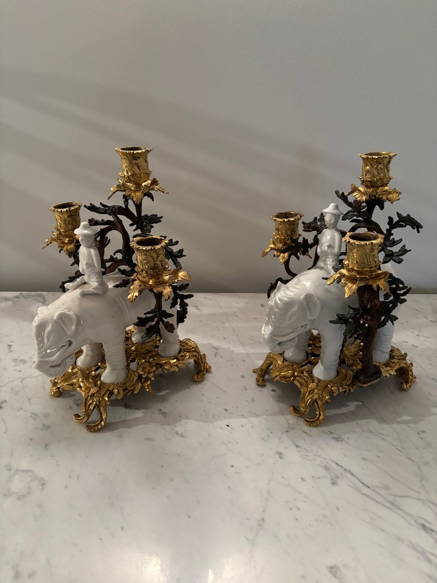 Paire d'éléphants en blanc de Chine d'époque Kangxi montés en candélabres -photo-2