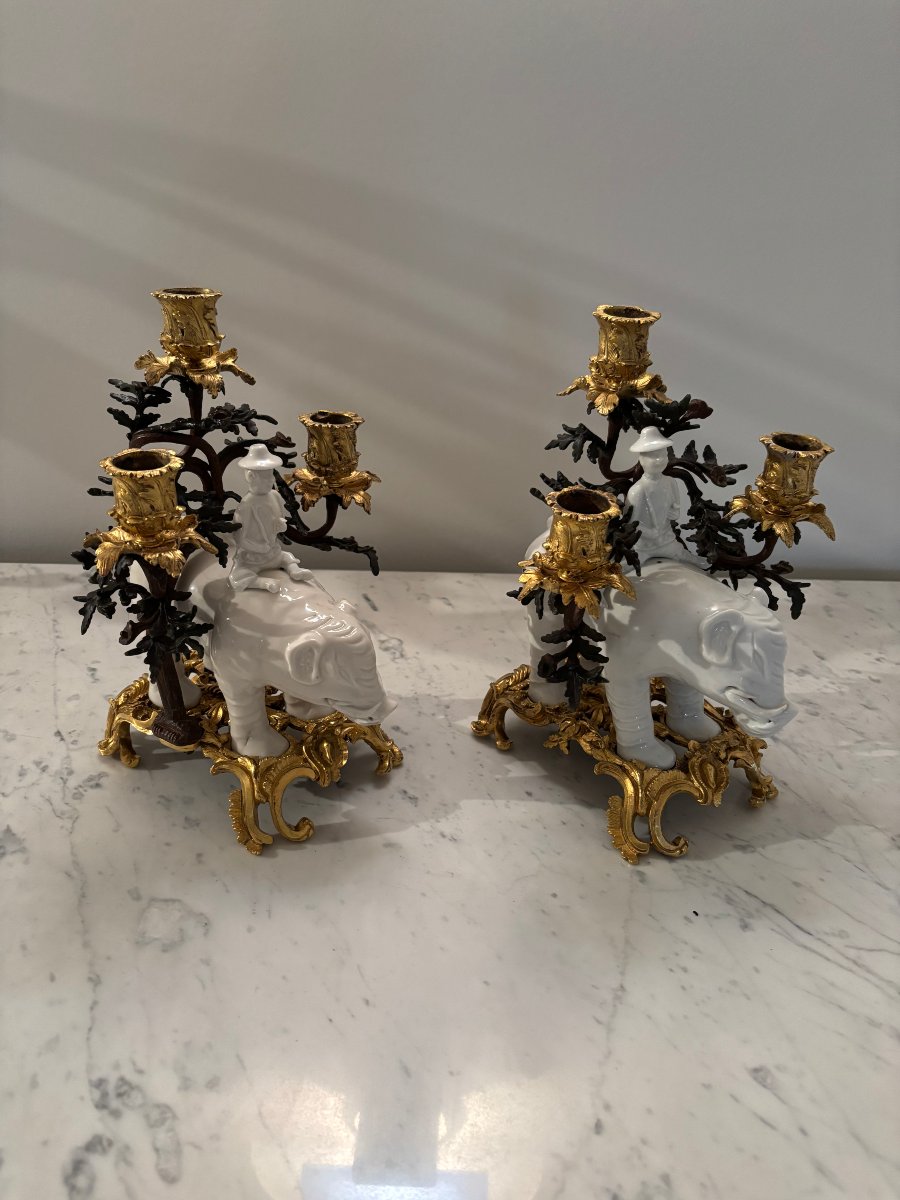 Paire d'éléphants en blanc de Chine d'époque Kangxi montés en candélabres -photo-4