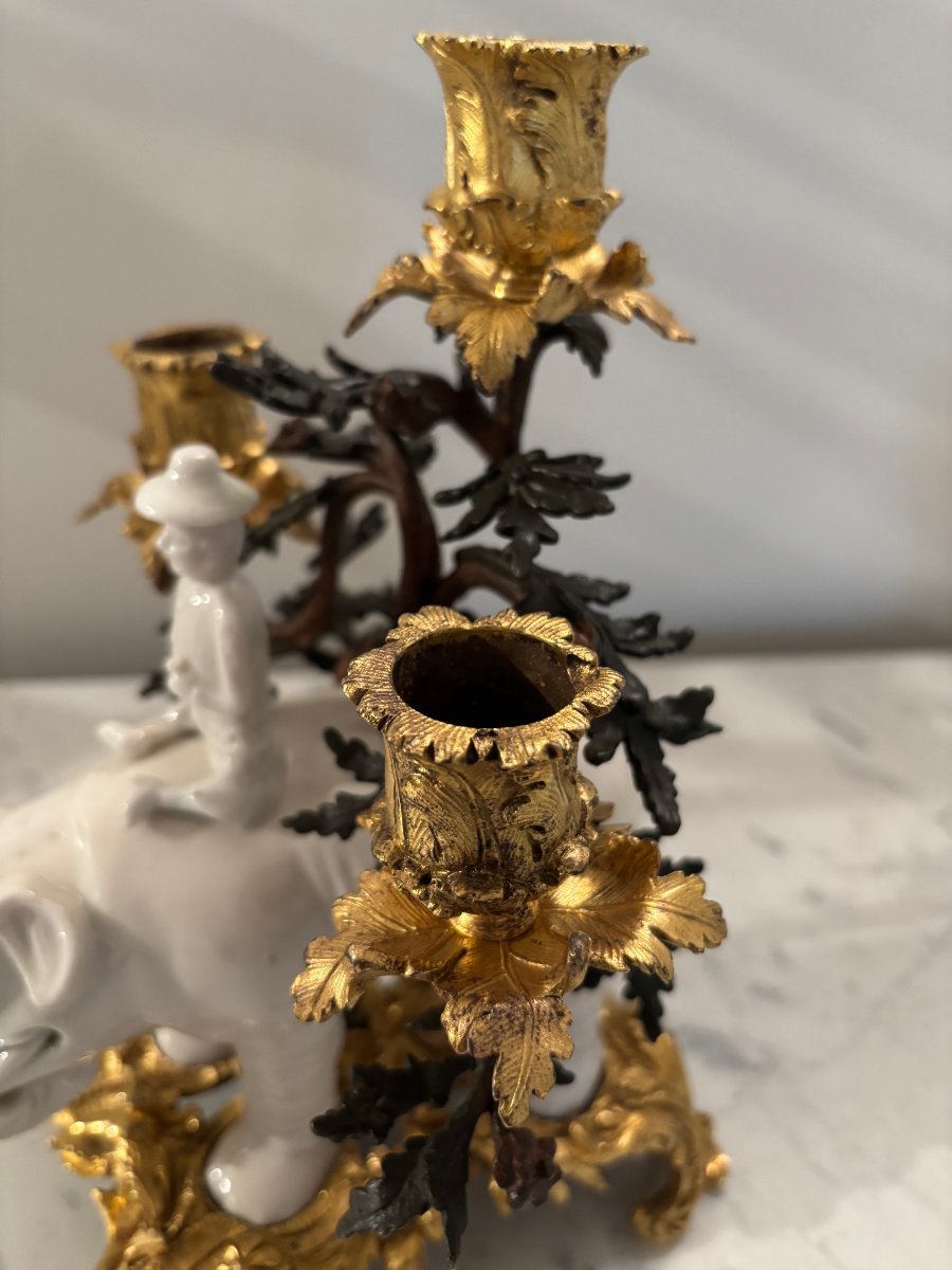 Paire d'éléphants en blanc de Chine d'époque Kangxi montés en candélabres -photo-3